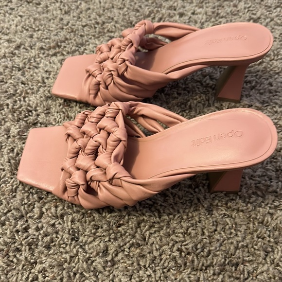 NWOT- Sandals - Picture 8 of 9